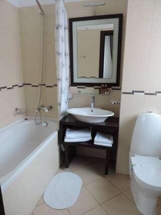 Отель Monte Carlo Palace Suites Бухарест Апартаменты с 2 спальнями и балконом (4 взрослых)-6